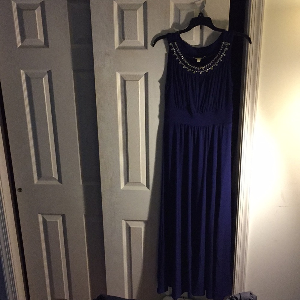 Sandiva Navy Blue Formal Gown